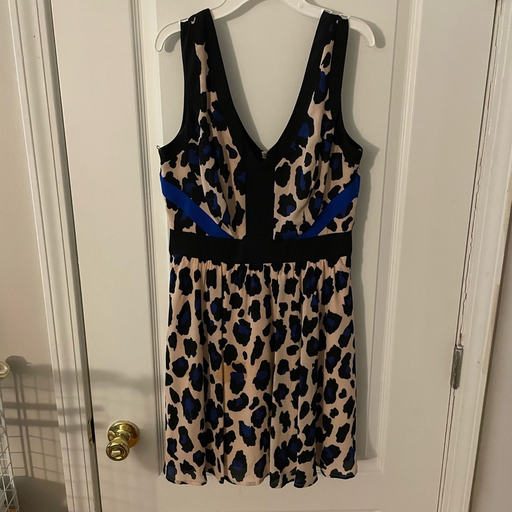 Womens Leopard Print Dress. Zipper Back. Size 9